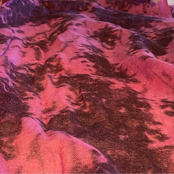 Eileen Fisher Airy Gauze Wool Linen Berry Magenta Scarf - Picture 4 of 8